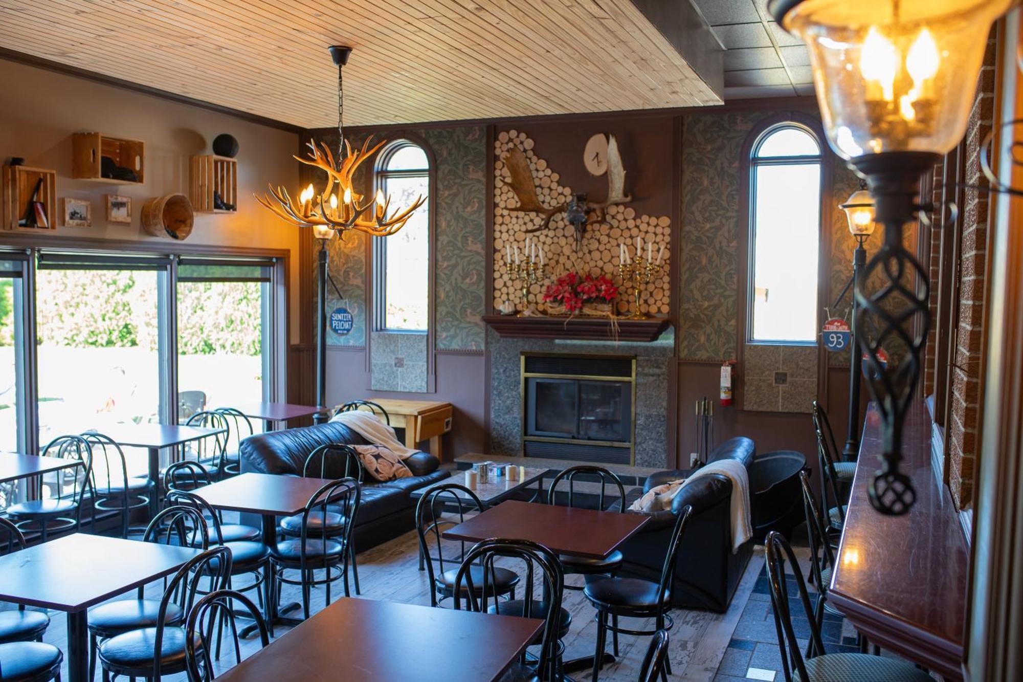 Complexe Hotelier Escoumins レ・ゼスクマン エクステリア 写真