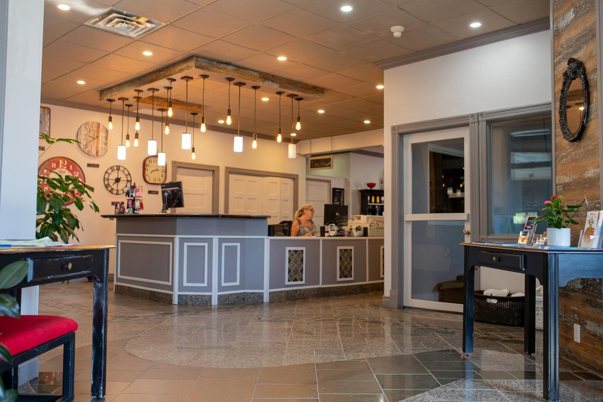 Complexe Hotelier Escoumins レ・ゼスクマン エクステリア 写真