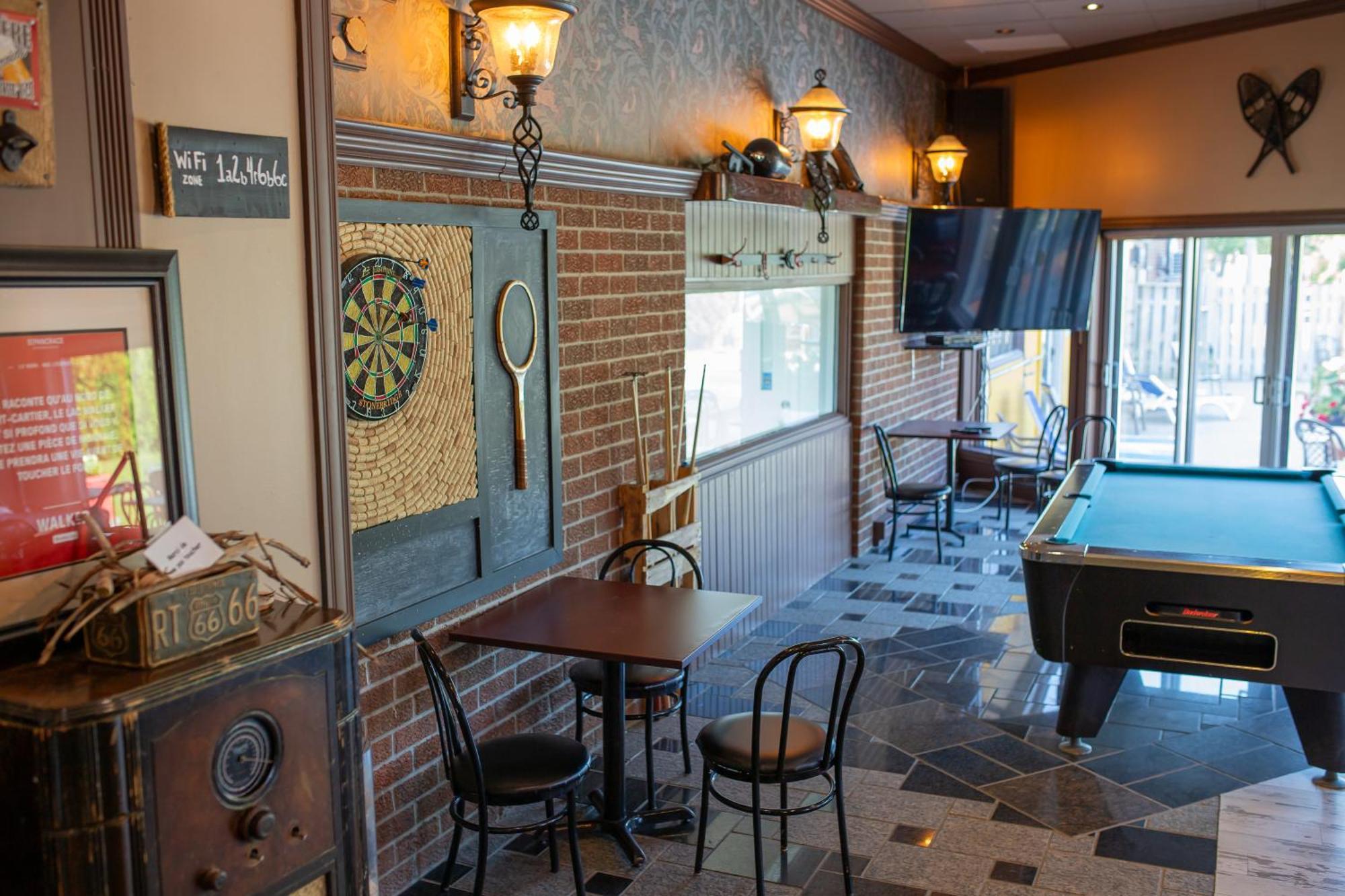 Complexe Hotelier Escoumins レ・ゼスクマン エクステリア 写真