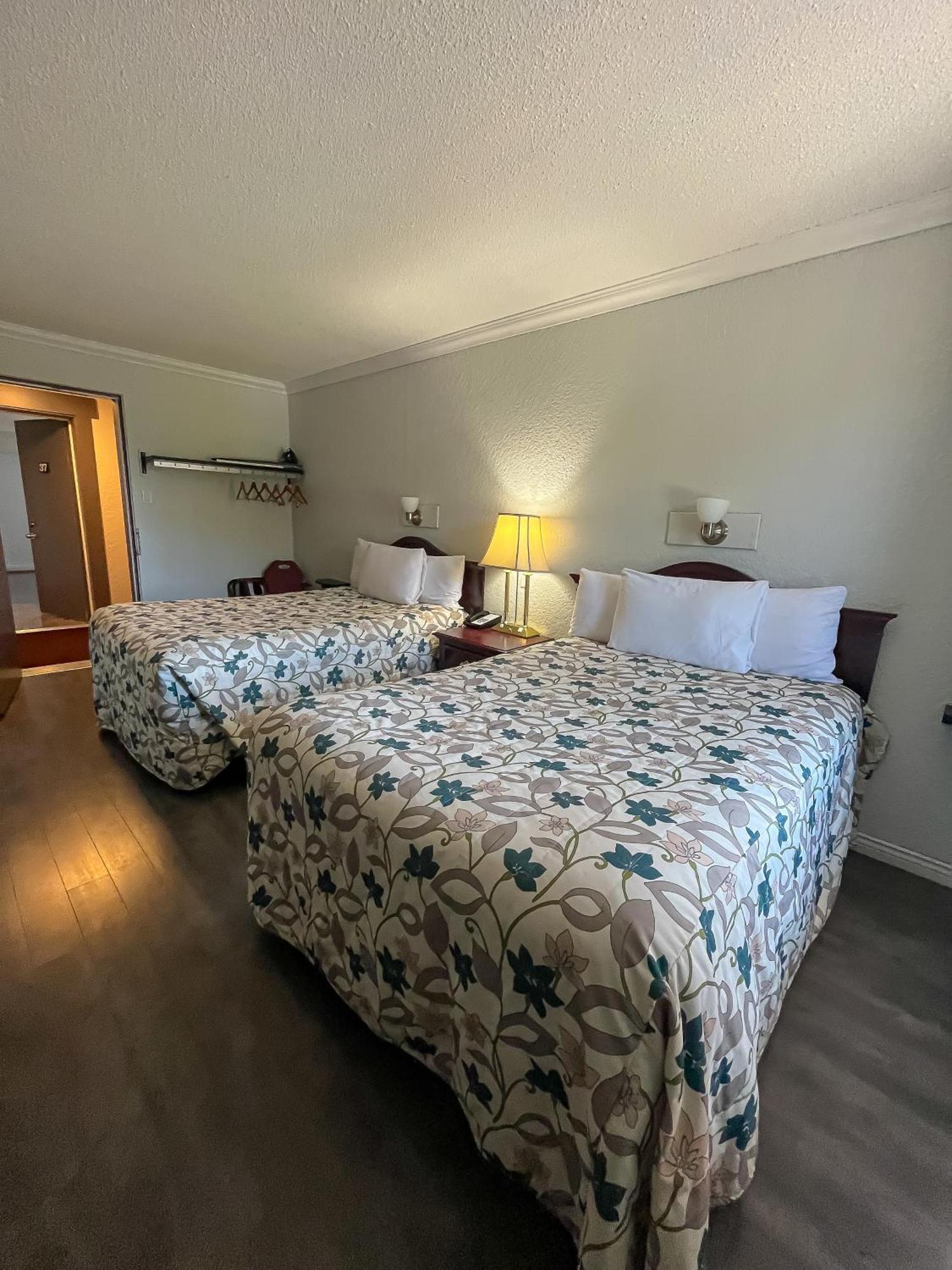 Complexe Hotelier Escoumins レ・ゼスクマン エクステリア 写真